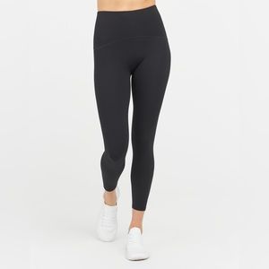 SPANX Booty Boost® Active 7/8 Leggings - Very Black